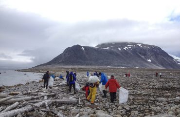 Beach cleanup Spitsbergen