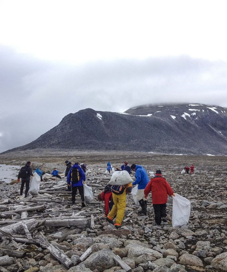 Beach cleanup Spitsbergen
