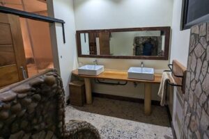 anyadwe house badkamer