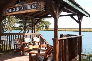 king-salmon-lodge_platform