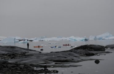 Kayakking Antarctica©Jamie Scherbeijn