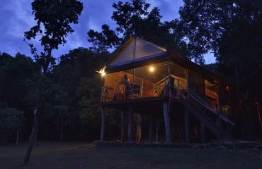 Ahaspokuna tent ©Martin van Lokven