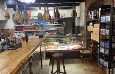 winkel in restaurant Los Pinos @All for Nature Travel
