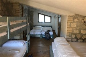 schuilhut refuge slaapzaal