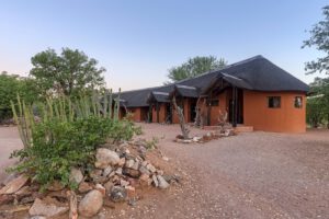 Hobatere, safari estosha, galton gate, reis namibie