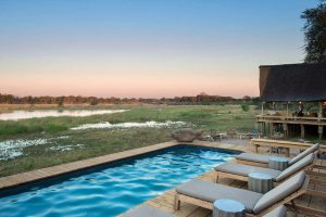 zwembad bij safari lodge