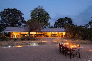 Kwihala-Dinner-under-the-stars-on-the-river-bed