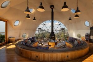 The-Highlands-Lounge-interior